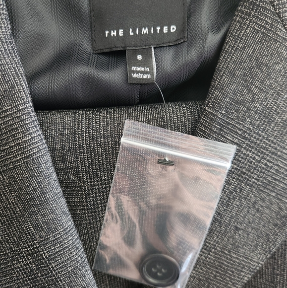 🆕️T. Limited- Drew Suit Set - Picture 11 of 11